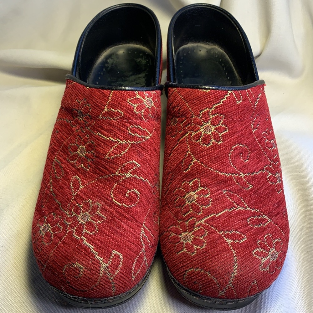 Dansko velvet leather flower pattern clogs EUC 2